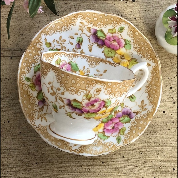 Vintage Royal Albert Crown China “Lovelace” Teacup & Saucer 1930c - Picture 4 of 8